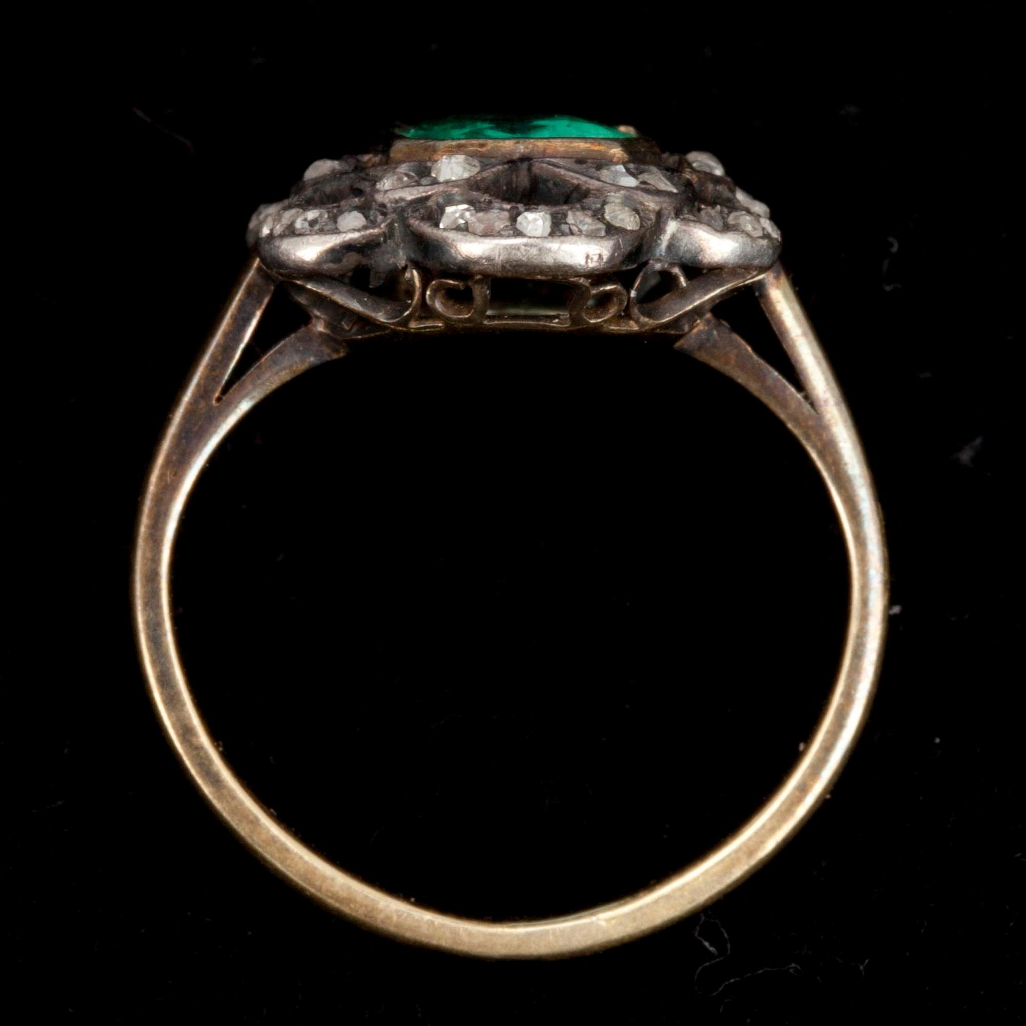 SMYCKEN, ett parti, samt KLOCKA, 8 delar, guld och silver. 1900-talets första hälft. Tot. vikt ca 22 g.