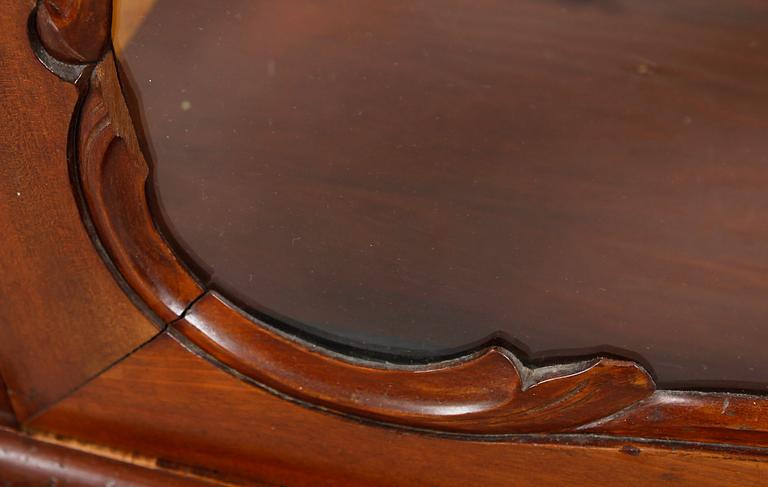 VITRINSKÅP, rokokostil, 1800-talets andra hälft.