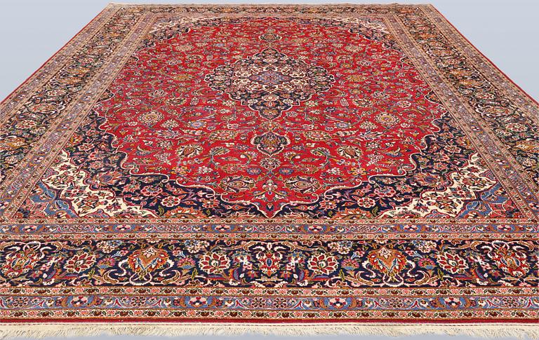 A Keshan carpet, approx. 431 x 315 cm.