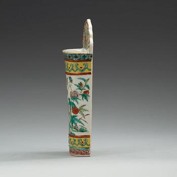 A famille verte wall vase, late Qing dynasty, 19th Century.