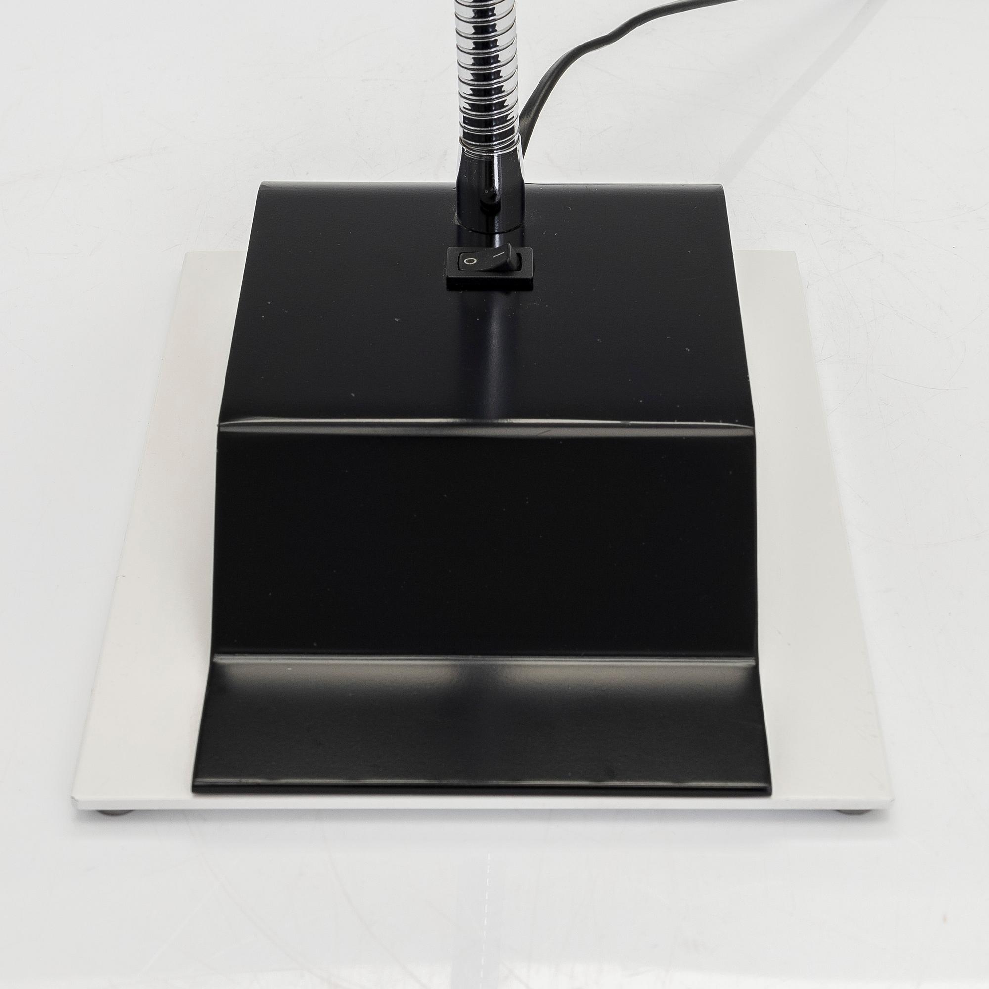 Alvar Aalto, Bordslampa, modell A703, för Artek 1900-talets slut.