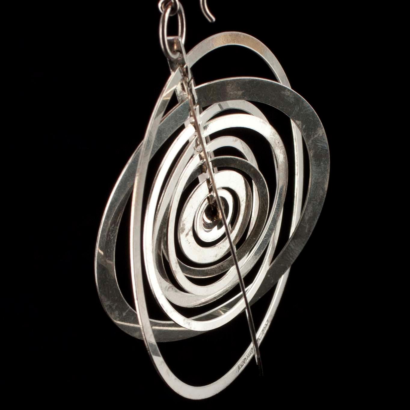TAPIO WIRKKALA, ÖRHÄNGEN, ett par, silver, "Silvermåne" Tapio Wirkkala, Westerback, Helsingfors 1972.