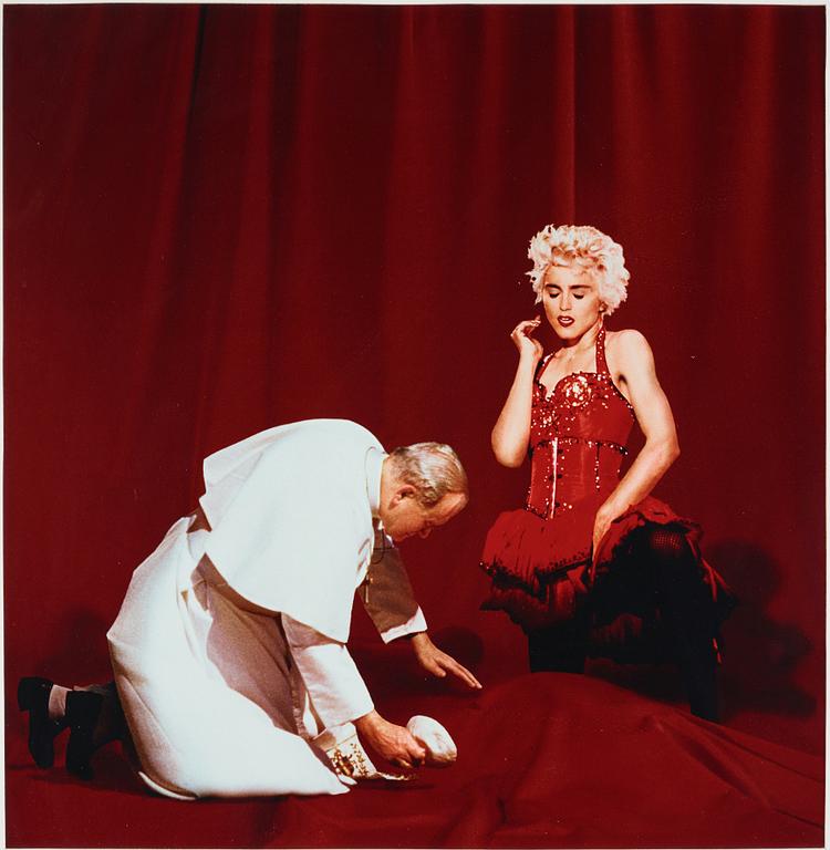 Ragna Berlin, "Älska din nästa så som dig själv (Love thy neighbour as thyself) (Luk 10:27)".