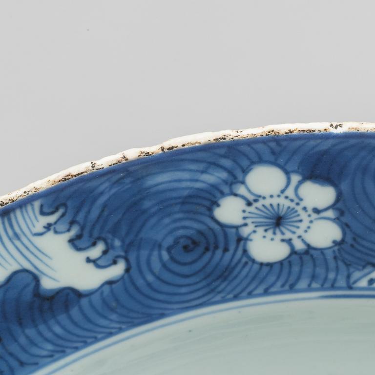 A chinese porcelain dish, Qing dynasty, Kangxi (1662-1722).