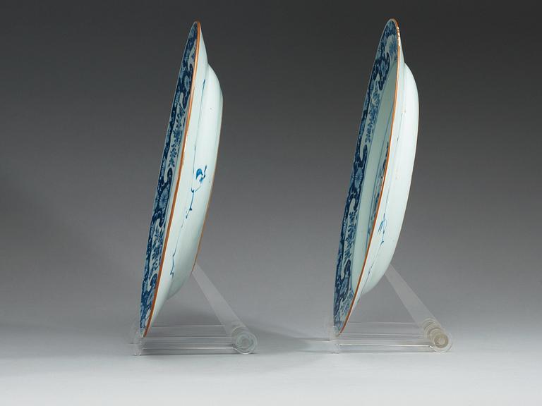 A pair of blue and white dishes, Qing dynasty Kangxi (1662-1722).