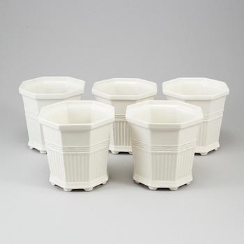 Five porcelain flowerpots by Prins Eugen.