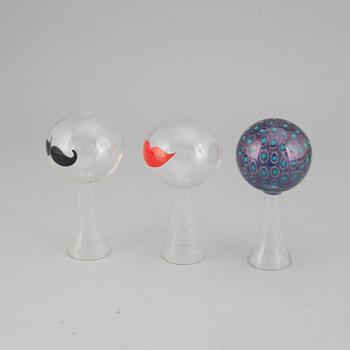 Kjell Blomberg, figuriner, 3 st, glas, så kallade Klotheppar, Gullaskruf, 1970-tal.