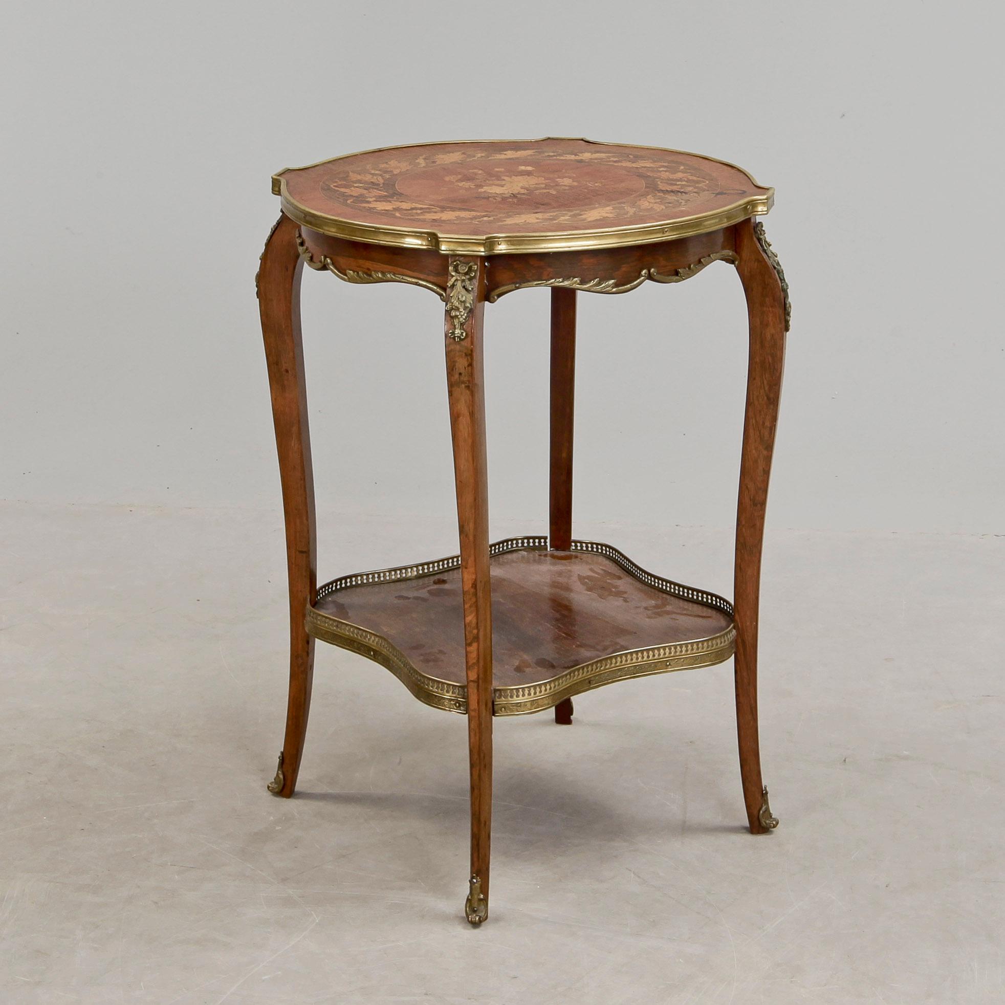 BORD, rokokostil, 1900-talets första hälft.