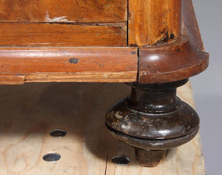 CHIFFONJÉ, 1800-talets andra hälft.