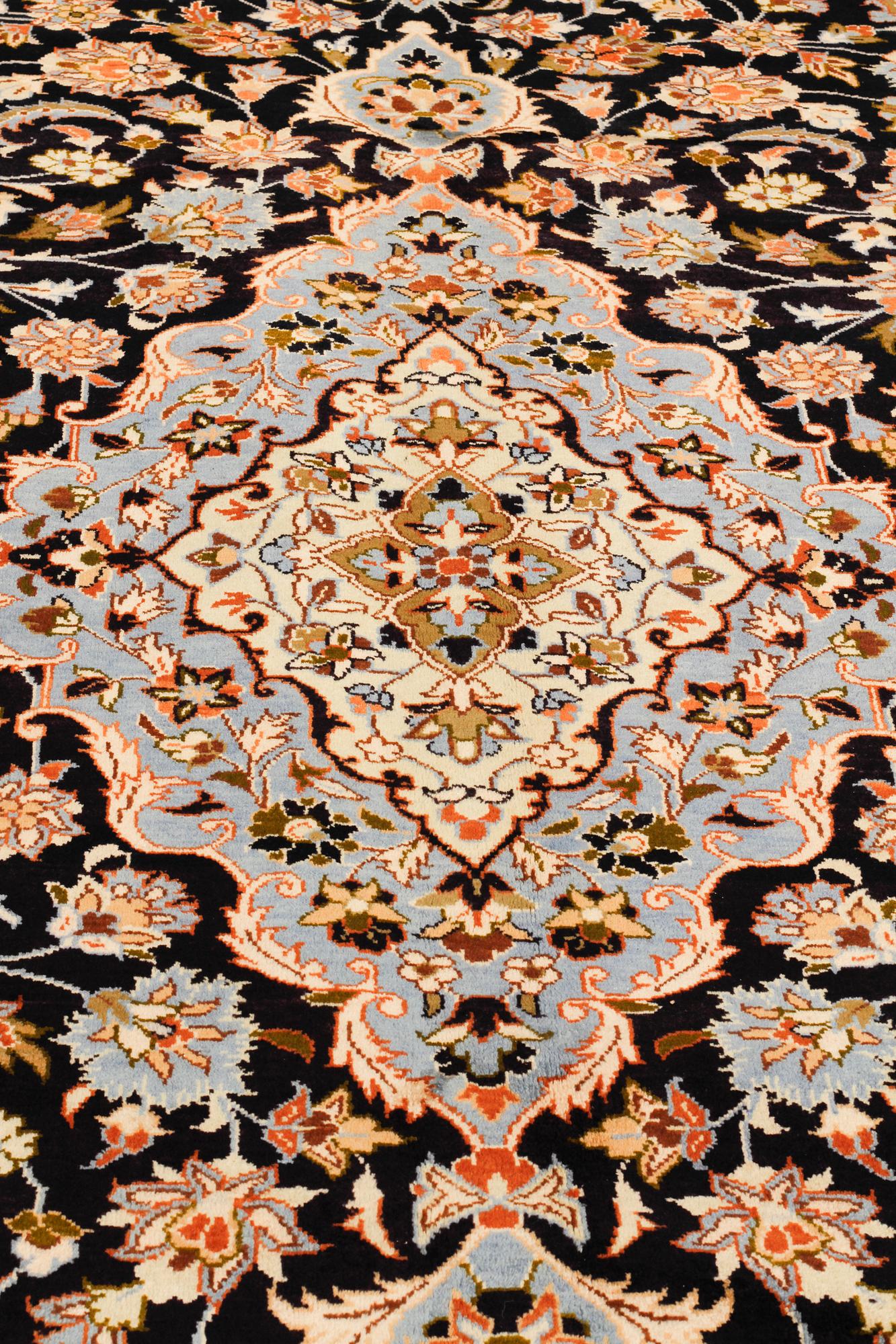 MATTA, Najafabad, 385 x 275 cm.