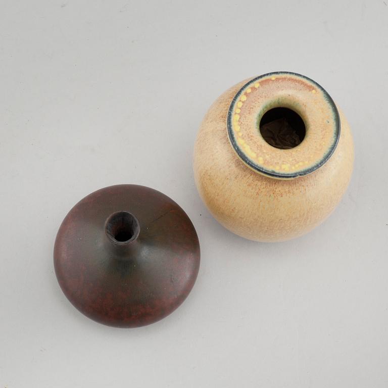 GUNNAR NYLUND och CARL-HARRY STÅLHANE, vaser, 2 st, stengods, Rörstrand, 1900-talets mitt / tredje kvartal.