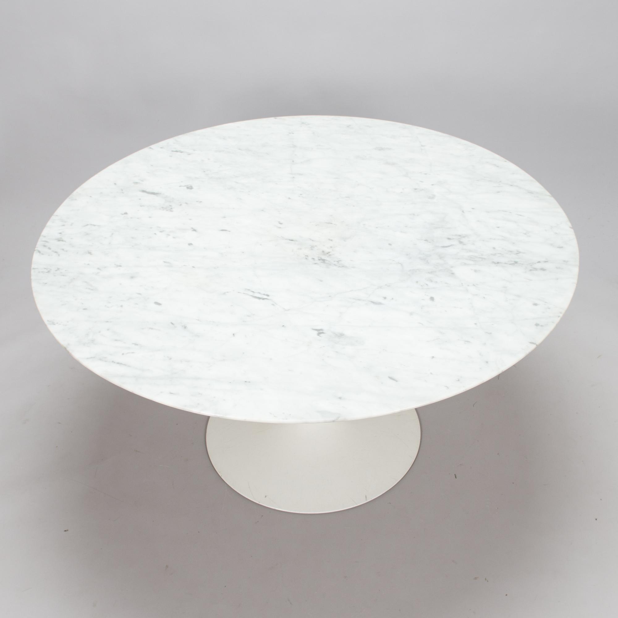Eero Saarinen, ruokapöytä, "Tulip", lisenssillä valmistettu Knoll, Sveitsi 1970-luku.