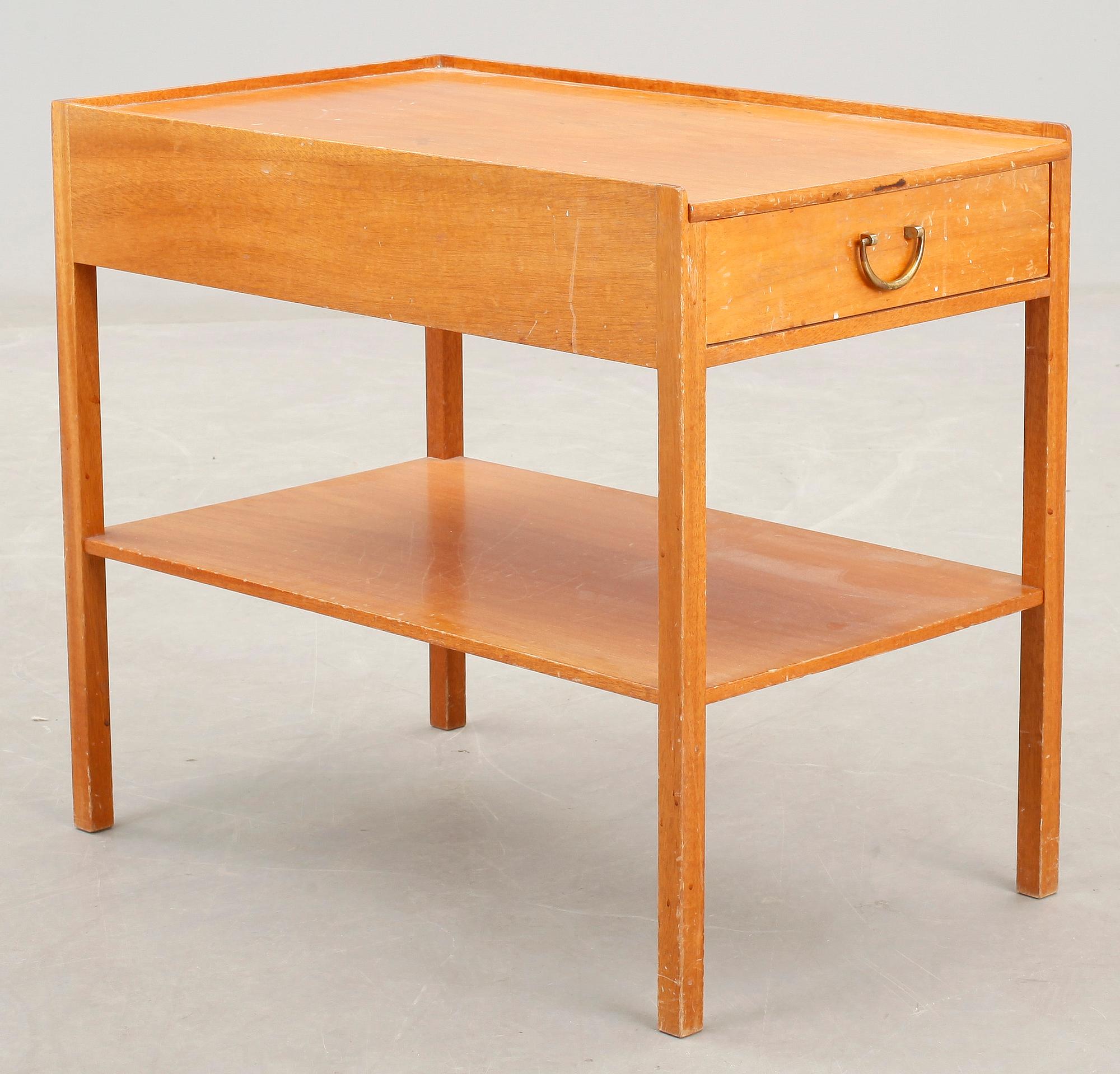SÄNGBORD, modell 914, Josef Frank, Svenskt Tenn, 1900-talets andra hälft.