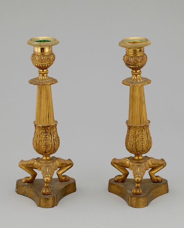 LJUSSTAKAR, ett par, mässing, senempire, 1800/1900-tal.