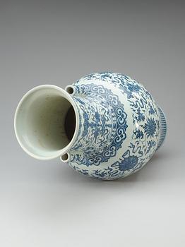 A large blue and white vase, Qing dynasty.
