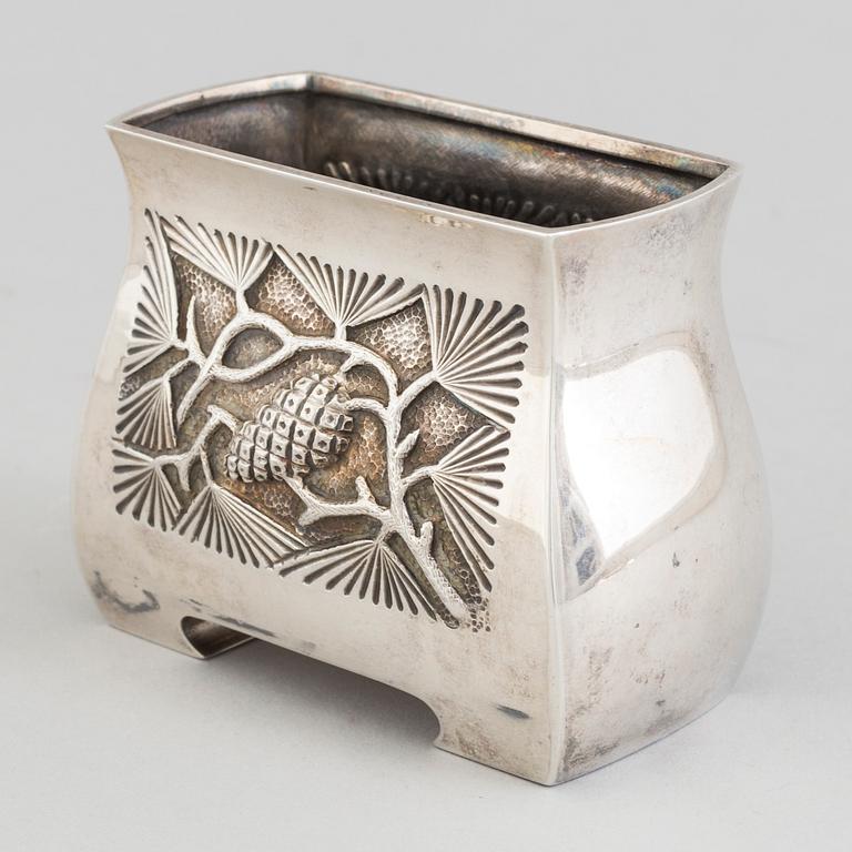 KUSTAA SEVERIN SAHLSTEDT, hållare/cigarettburk, silver, jugend, Åbo Turku, Finland, 1917.