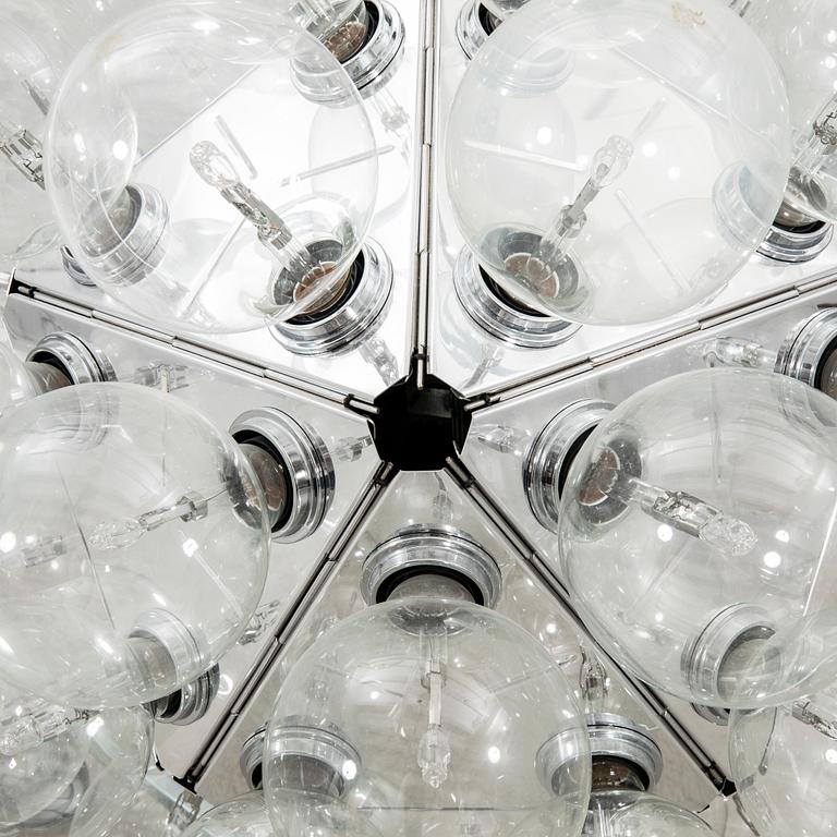 Achille Castiglioni, taklampa "Taraxacum S1" för Flos, italien. Formgiven 1988.