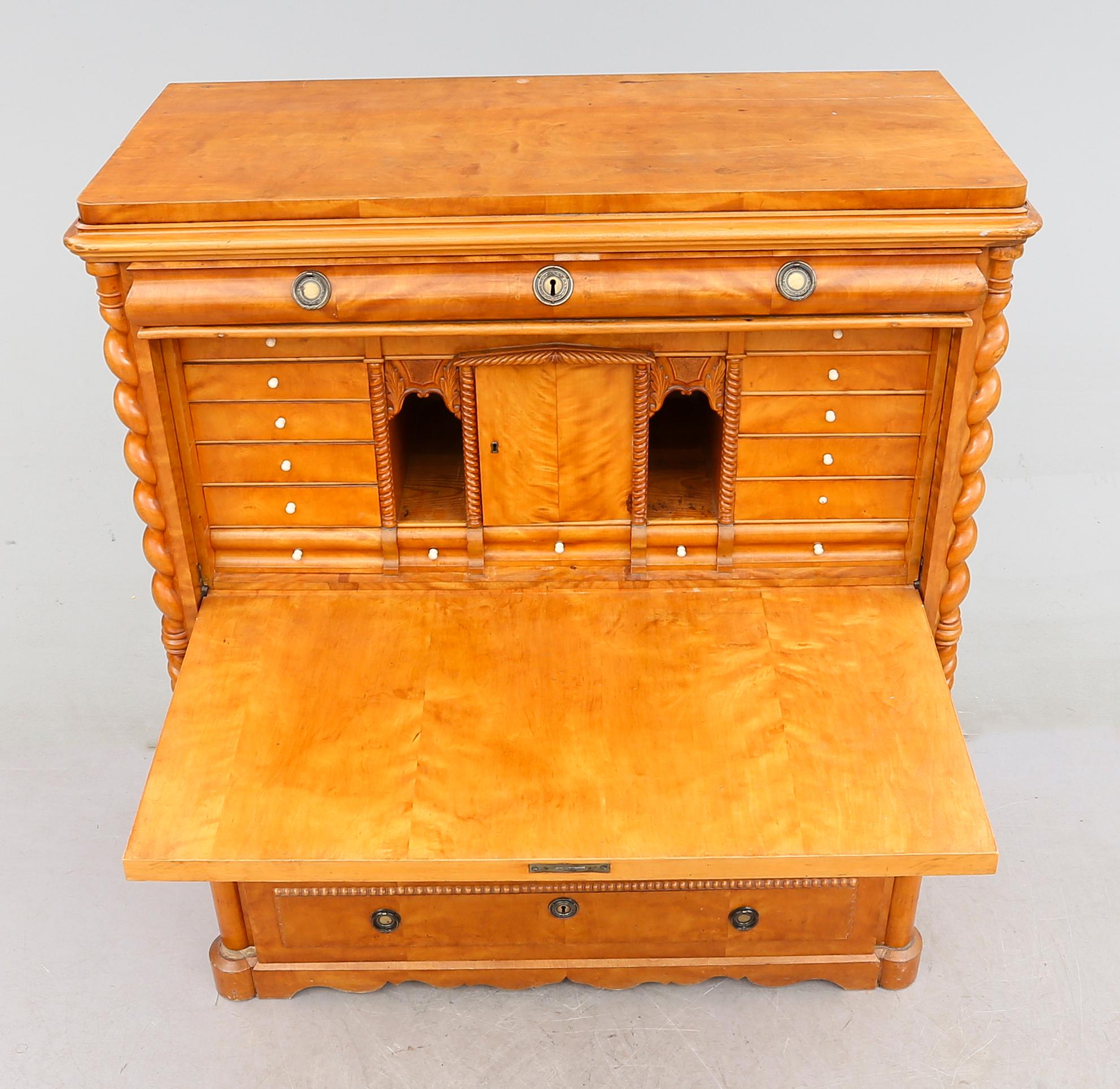 CHIFFONJÉ, 1800-talets mitt.