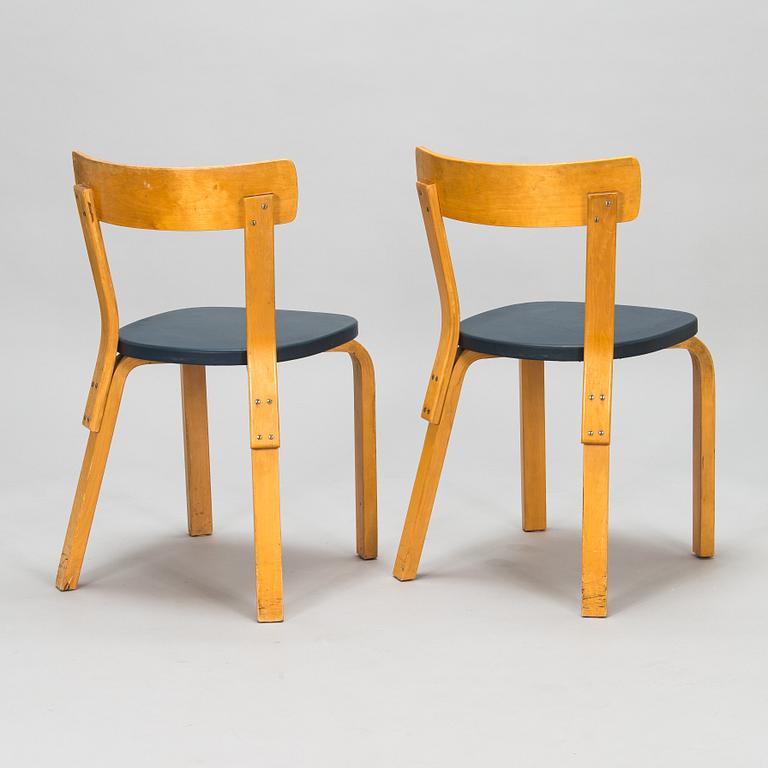 Alvar Aalto, stolar, ett par, modell 69, för O.Y. Huonekalu- ja Rakennustyötehdas A.B. 1960-talets början.