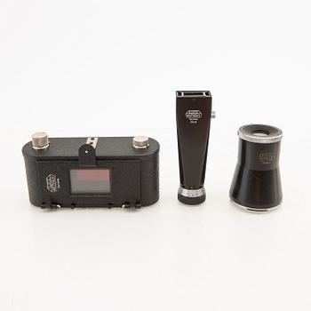 Kameror 2 st samt tillbehör Leica.