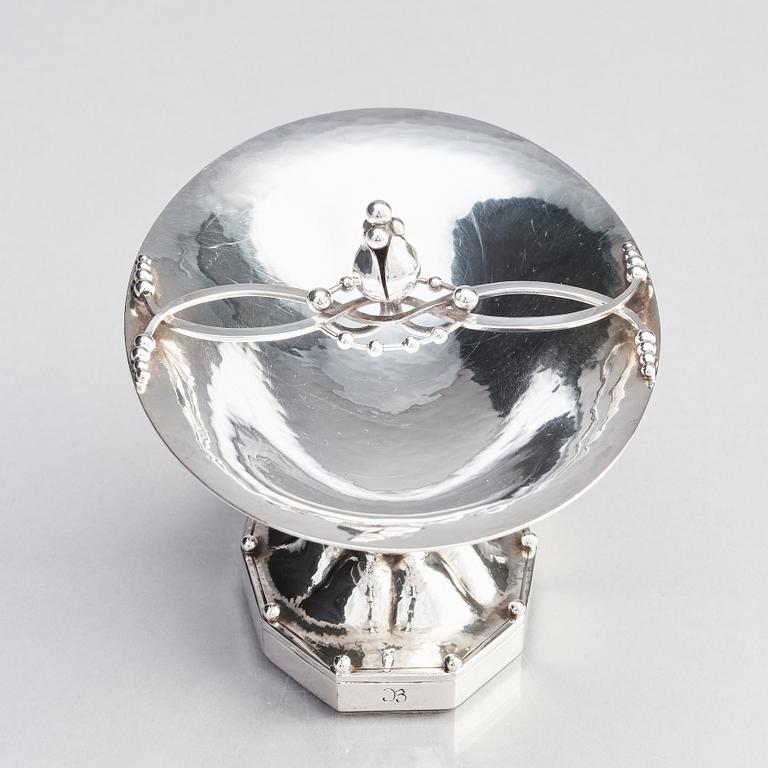 Georg Jensen, a set of three 830/1000 silver bowls, Copenhagen 1918 (1915-1919), design nr 42, Swedish import marks GAB F 1918.