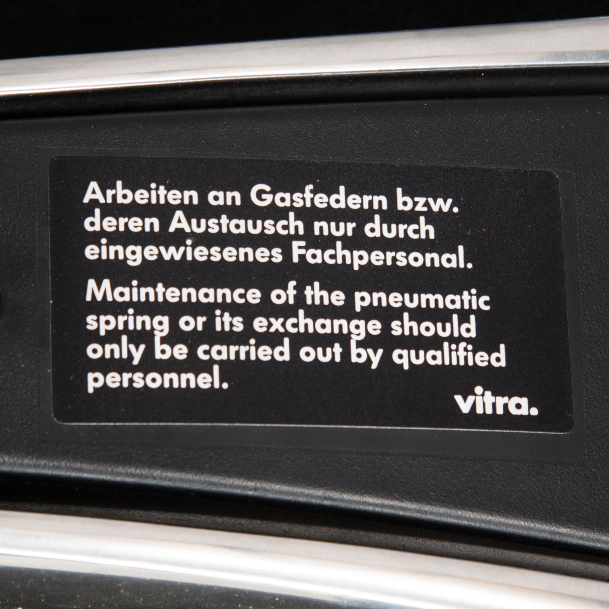 ALBERTO MEDA, KONTORSSTOL, "Meda Conference chair" för Vitra. Modellen formgiven 1998.