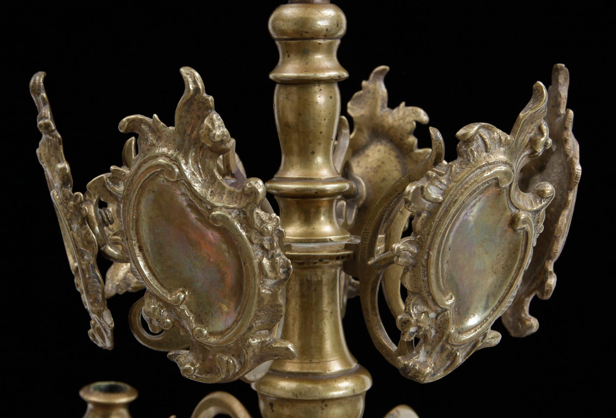 TAKKRONA, mässing, 1700-tal. Höjd ca 47 cm.