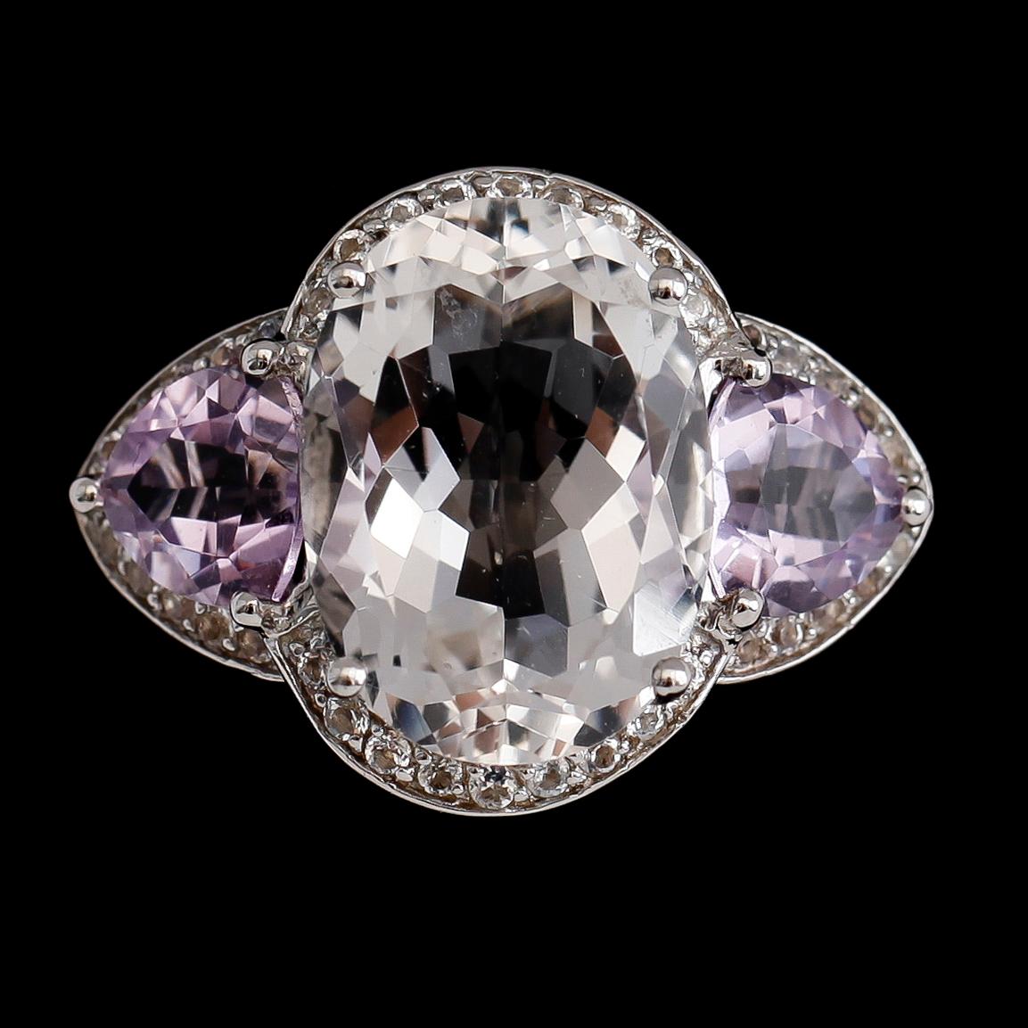 RING, sterlingsilver, topaser och ametister. Vikt ca 7,2 g.