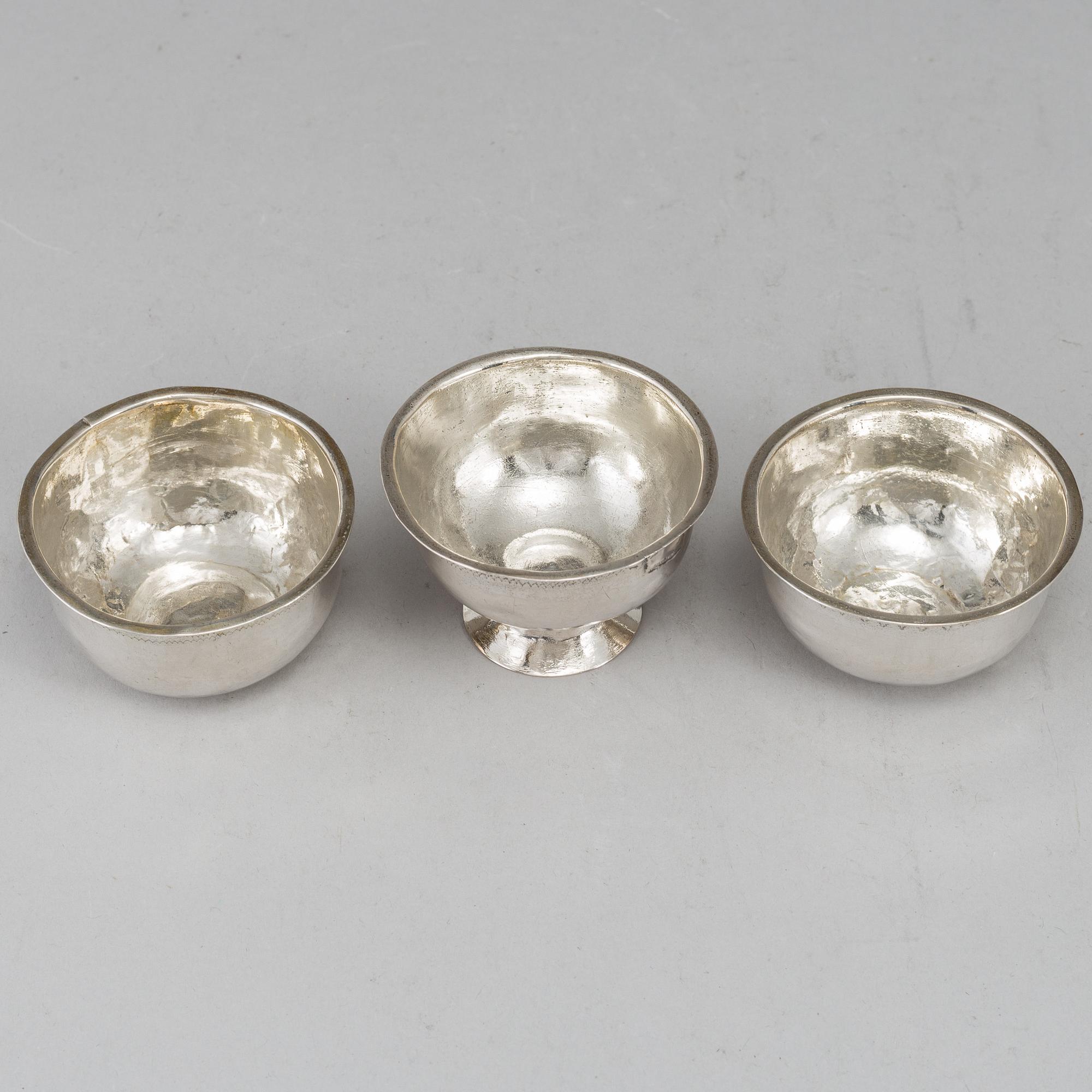 TUMLARE, 2 st samt SUPKOPP, silver, Sverige, 1700-tal.
