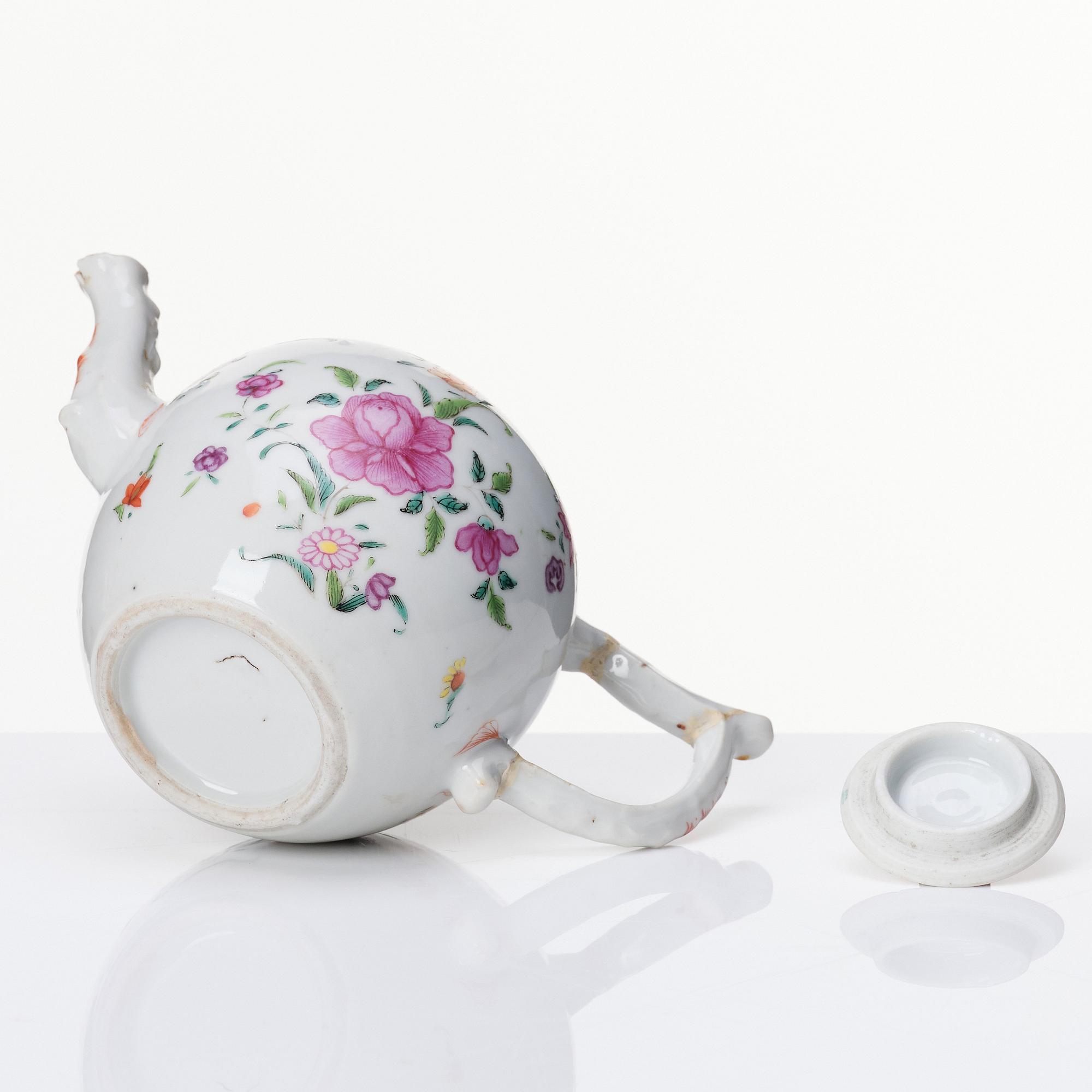A famille rose teapot, Qing dynasty, Qianlong (1736-95).
