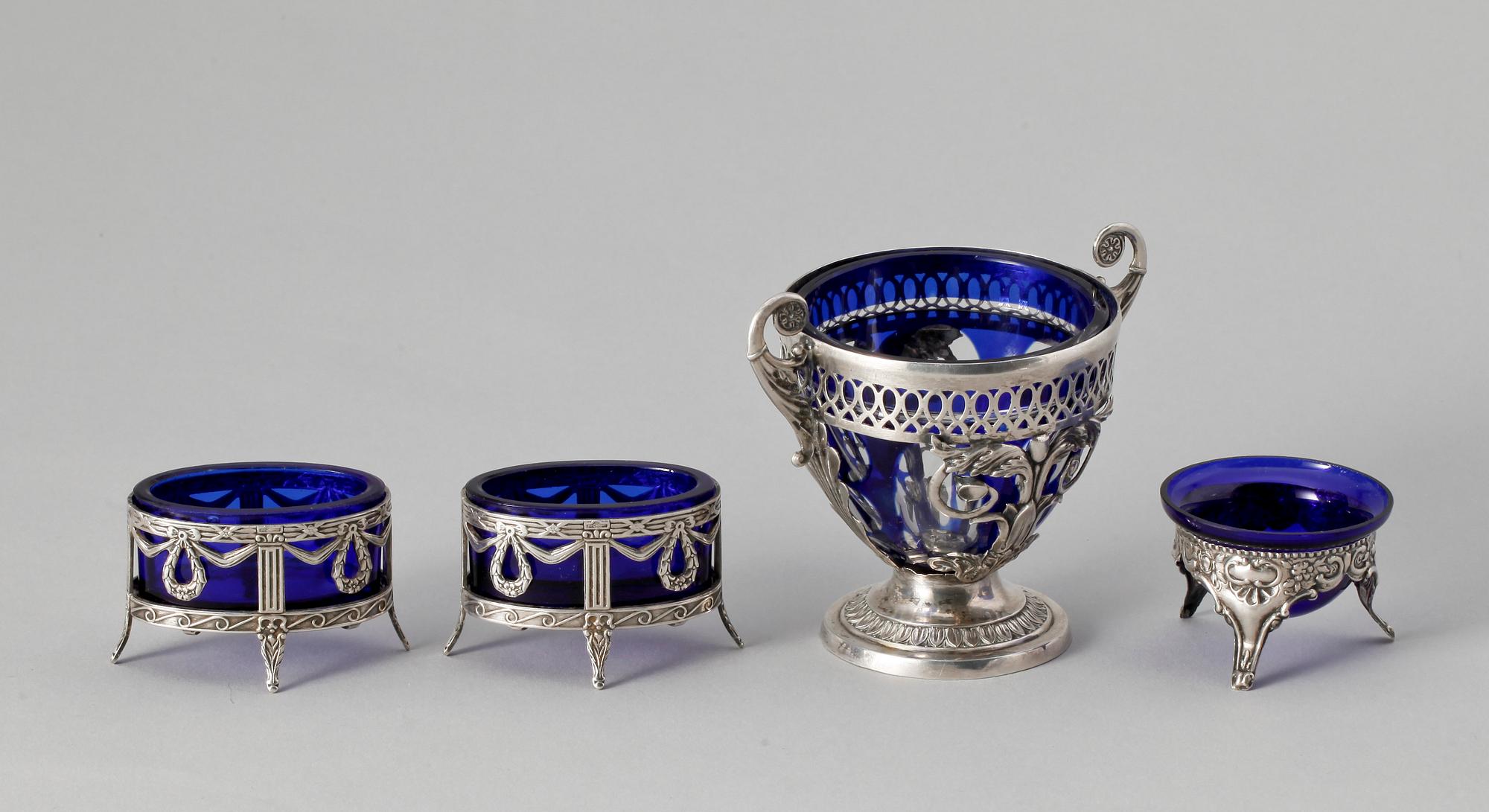 SALTKAR, 4 st, silver och glas, gustaviansk stil, Tyskland. 1900-tal.