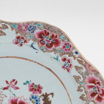 A Chinese porcelain dish, Qing dynasty, Qianlong (1736-95).