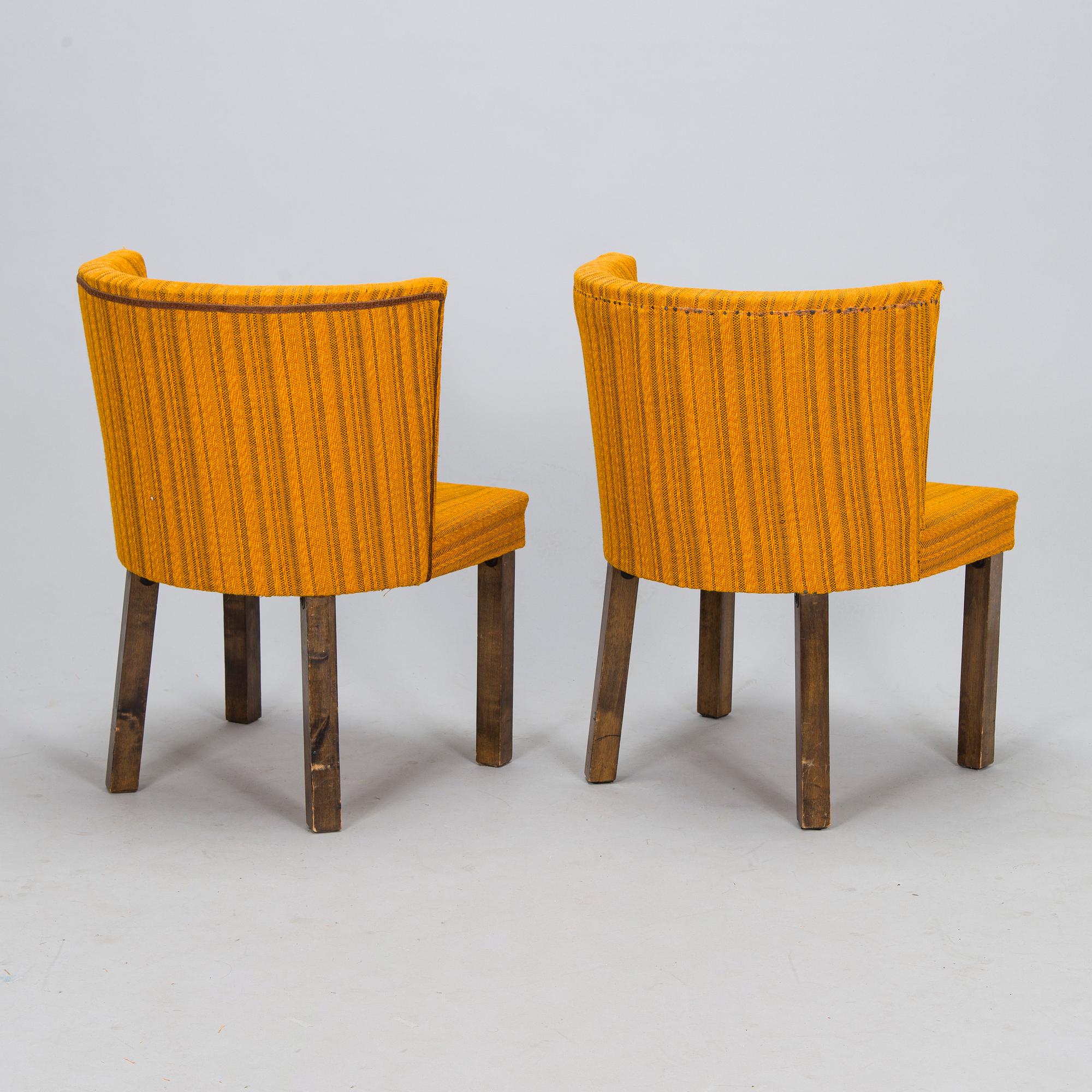 A Finnish 1930s dining table and eight chairs.