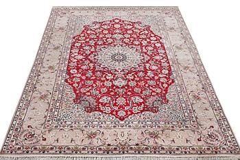 An Esfahan carpet, part silk, c. 298 x 206 cm.