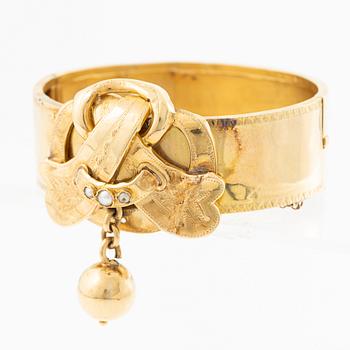 Bangle, 18K gold with pearls, 19th century.