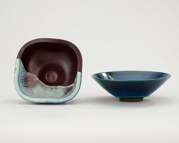 WILHELM KÅGE, skålar, 2 st, farstagods, Gustavsberg 1936 och 1939.