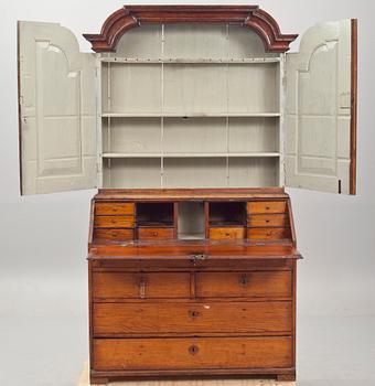 SNEDKLAFFSEKRETÄR med ÖVERSKÅP, 1800-tal.