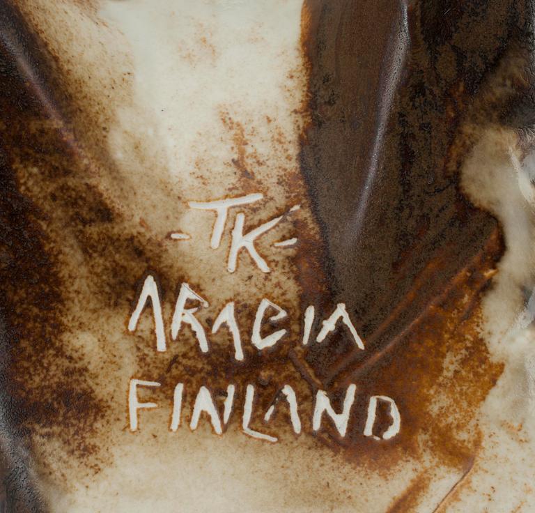FIGURIINI, keramiikkaa, design Taisto Kaasinen, signeerattu TK, Arabia.