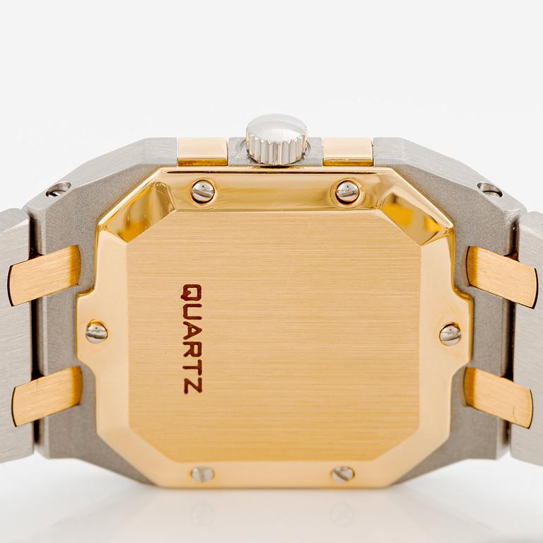 Audemars Piguet, Royal Oak Square, ca 1985. <b>Case size:</b> 25 x 32 mm
<b>Material:</b> steel/gold
<...