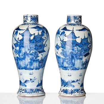 A pair of blue and white vases, Qing dynasty, 19th century.