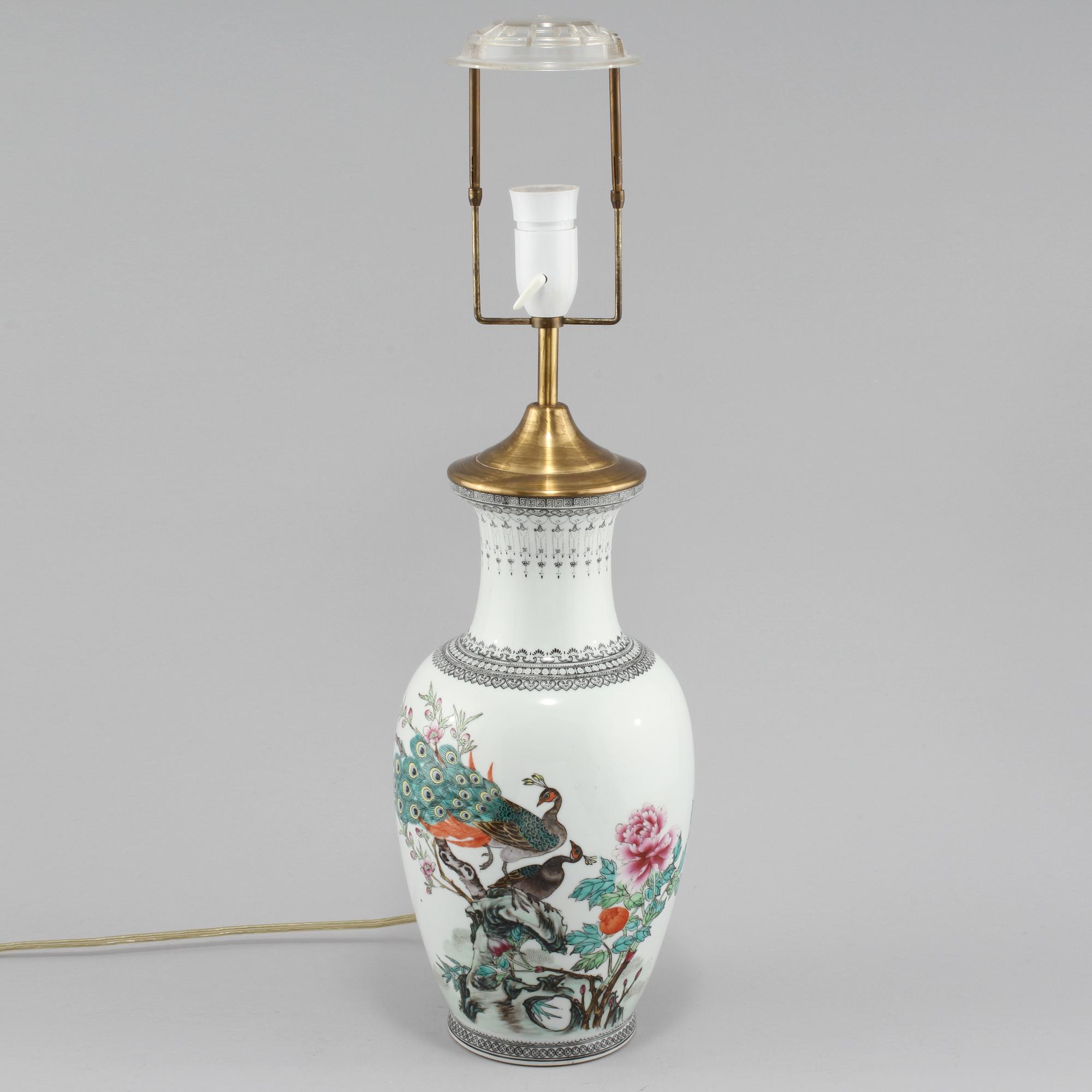 BORDSLAMPA, porslin, Kina, 1900-tal.