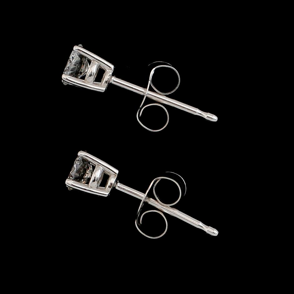 ÖRHÄNGEN, 1 par, 14 k vitguld, briljantslipade diamanter tot ca 0.33 ct.