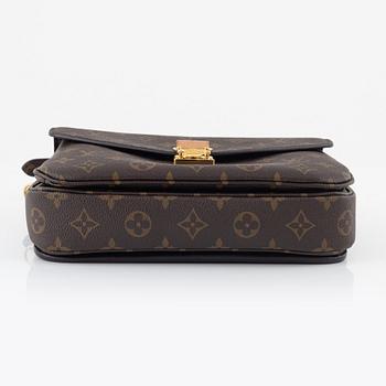 Louis Vuitton, a 'Pochette Metis' handbag with extra shoulder strap, 2020.