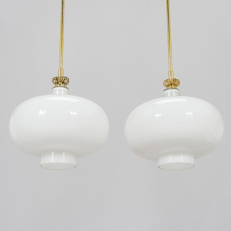 Paavo Tynell, a pair of mid-20th century 'K2-19' pendant lights for Idman.