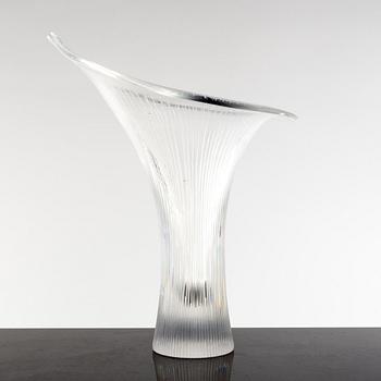 TAPIO WIRKKALA, vas av glas, "Kantarelli", Iittala, signerad.