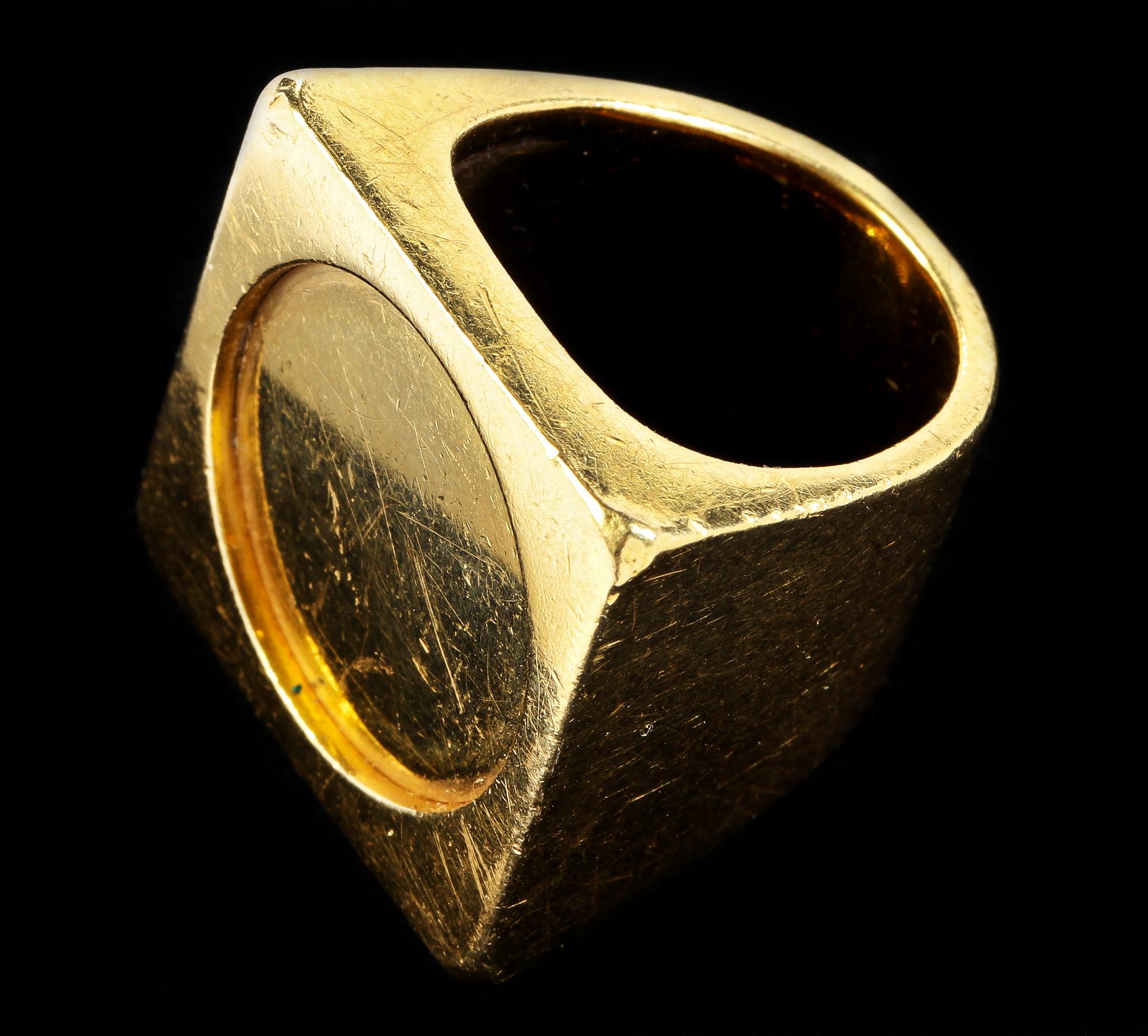 KLACKRING, 18k guld. Vikt 35 g.