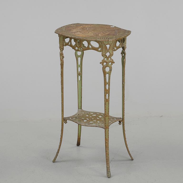 PIEDESTAL, mässing, 1900-talets första hälft.