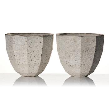 Tom Mårtenson, & Perranch Concrete Design, a pair of garden urns, 1980s.