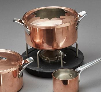 STEKPANNA, GRYTA MED LOCK, SMÖRKASTRULL och FONDUESET, 4+1 delar. Bl.a Henning Koppel för Georg Jensen.