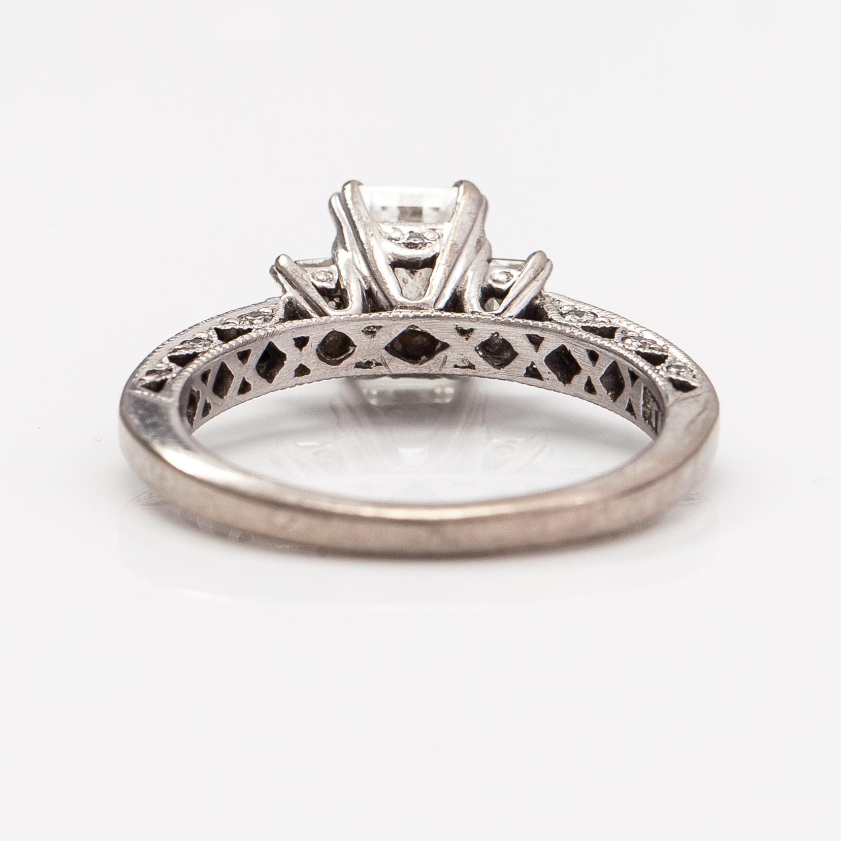 Sormus, 18K valkokultaa, timantteja n. 1.71 ct yht. Tacori. GIA -todistuksella.